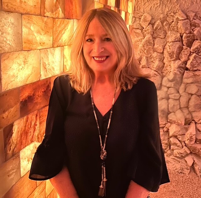 Terri SPIRIT COMMUNICATION; CONNECTING WITH LOVED ONES. Mediumship Clairvoyant psychic readings
